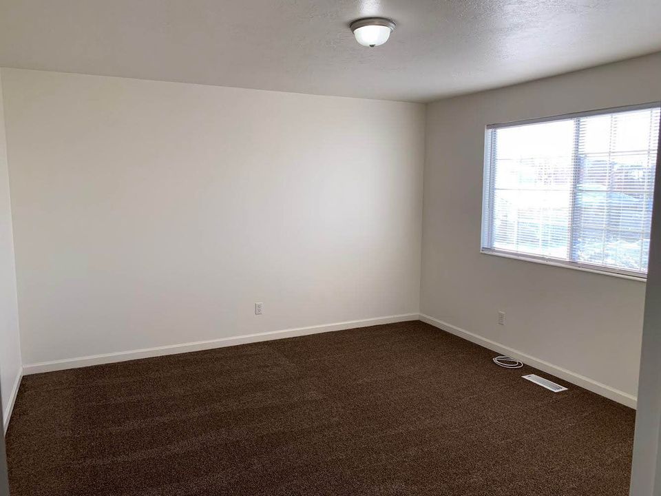 2 Beds 1 Bath - Townhouse photo'