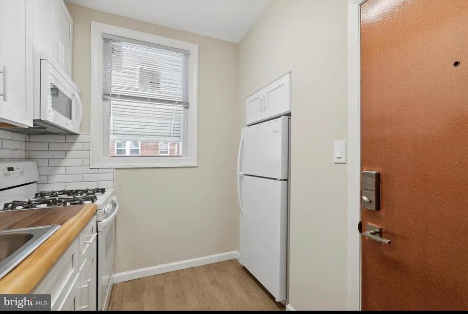 2 Beds 1 Bath - Townhouse photo'