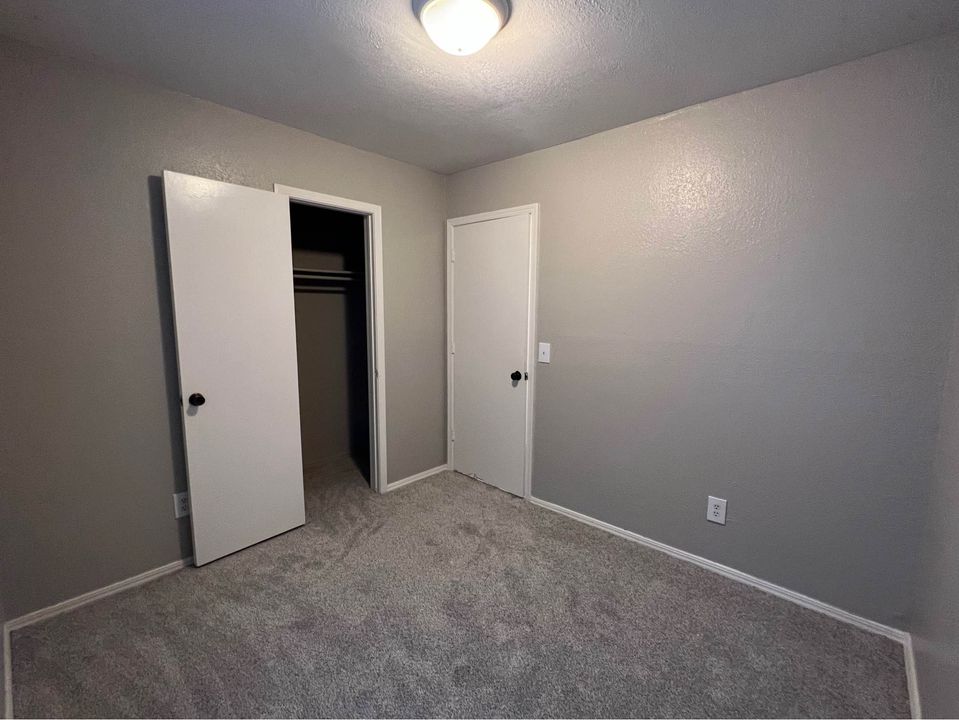 3 bedroom, 2 bathroom half duplex photo'