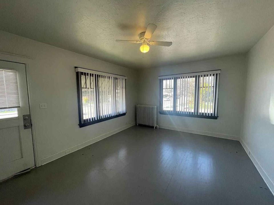 3 Beds 1 Bath - House photo'