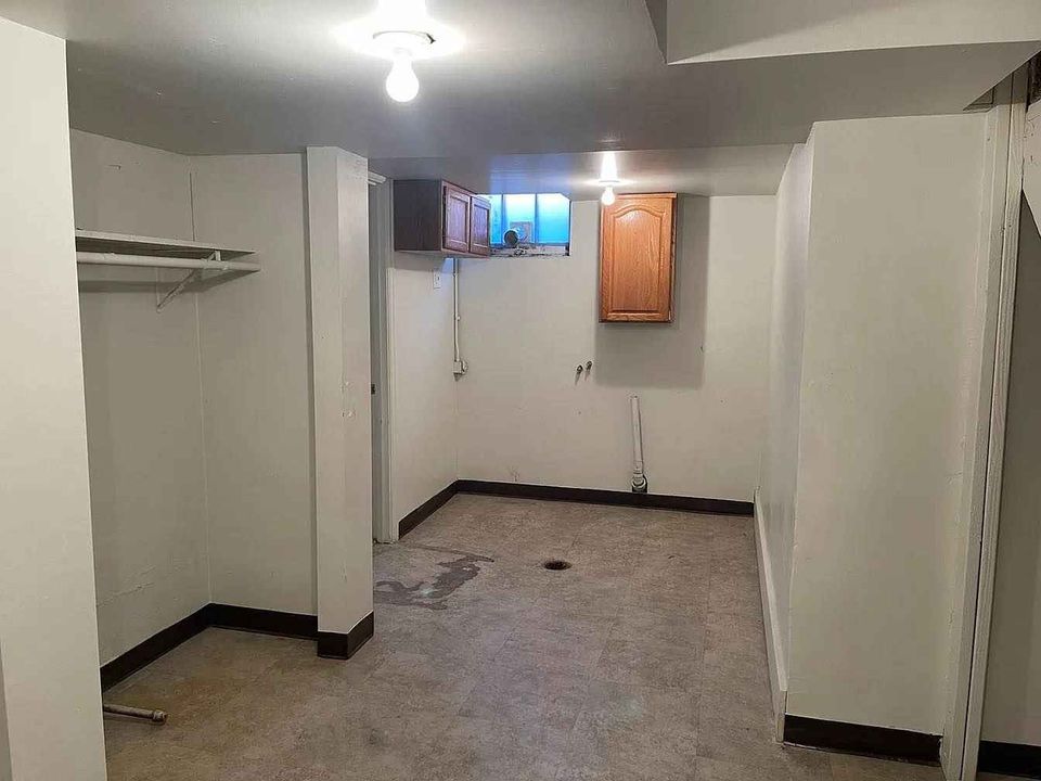 3 Beds 1 Bath - House photo'