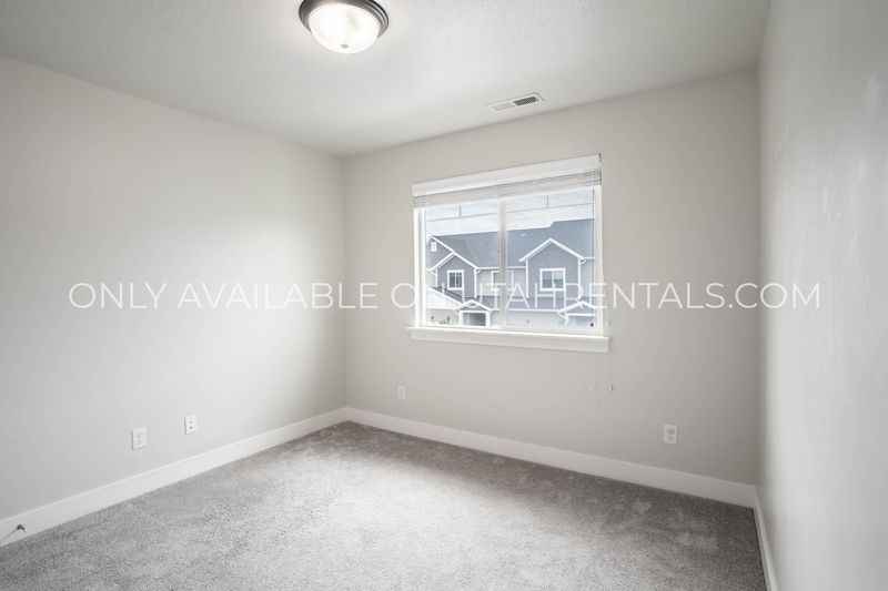 3 Beds 2.5 Baths - Townhouse photo'