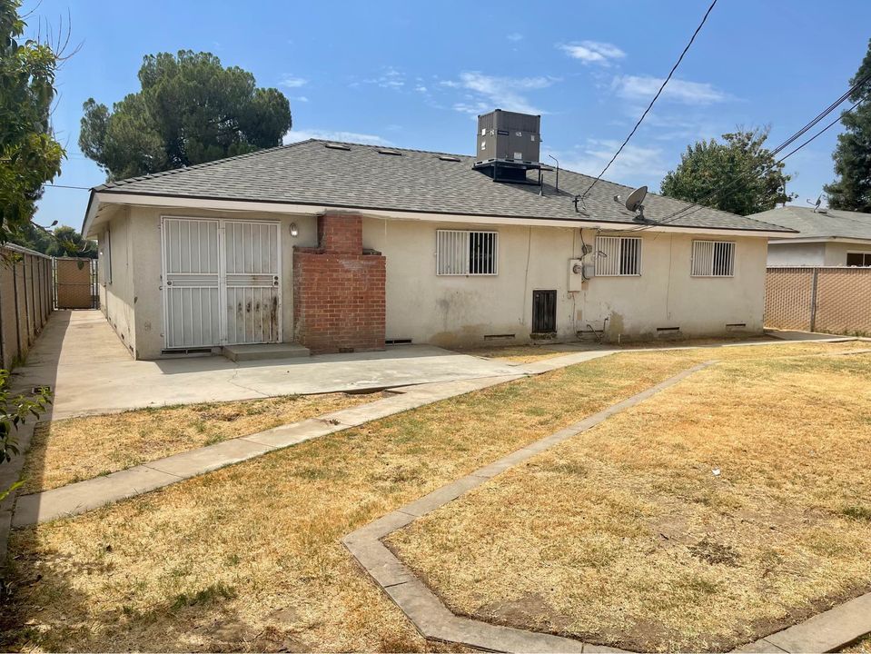 4 Beds 2 Baths - House - 16