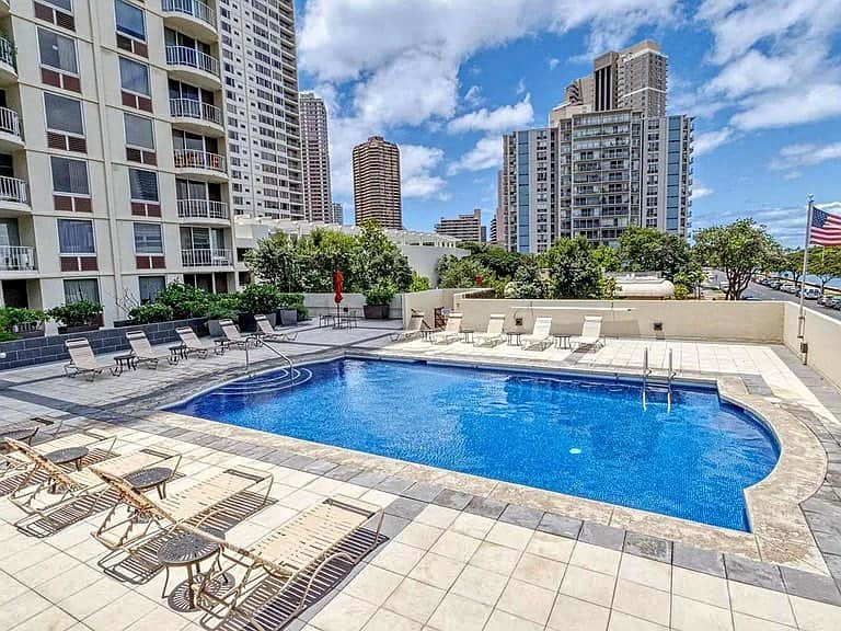 $2,500/mo 3bd 2ba 1,130sqft 1717 Ala Wai, APT 610, 1717 Ala Wai Blvd, Honolulu, HI 96815