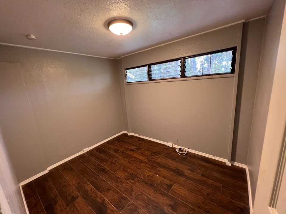 3 Beds 1 Bath Townhouse photo'