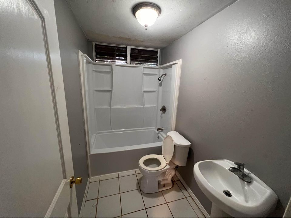 3 Beds 1 Bath Townhouse - 8