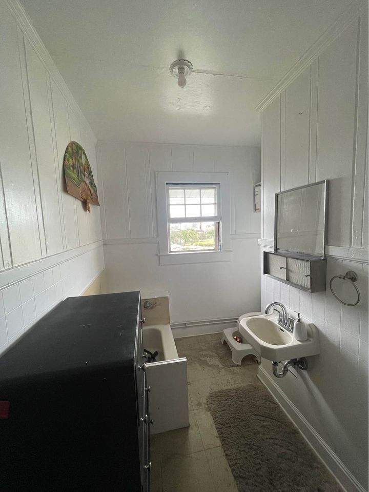 4 Beds 2 Baths - House - 10