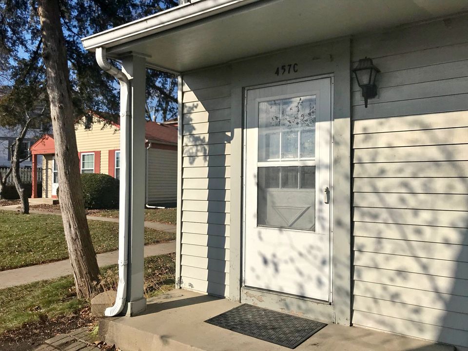 2 Beds 1 Bath Townhouse