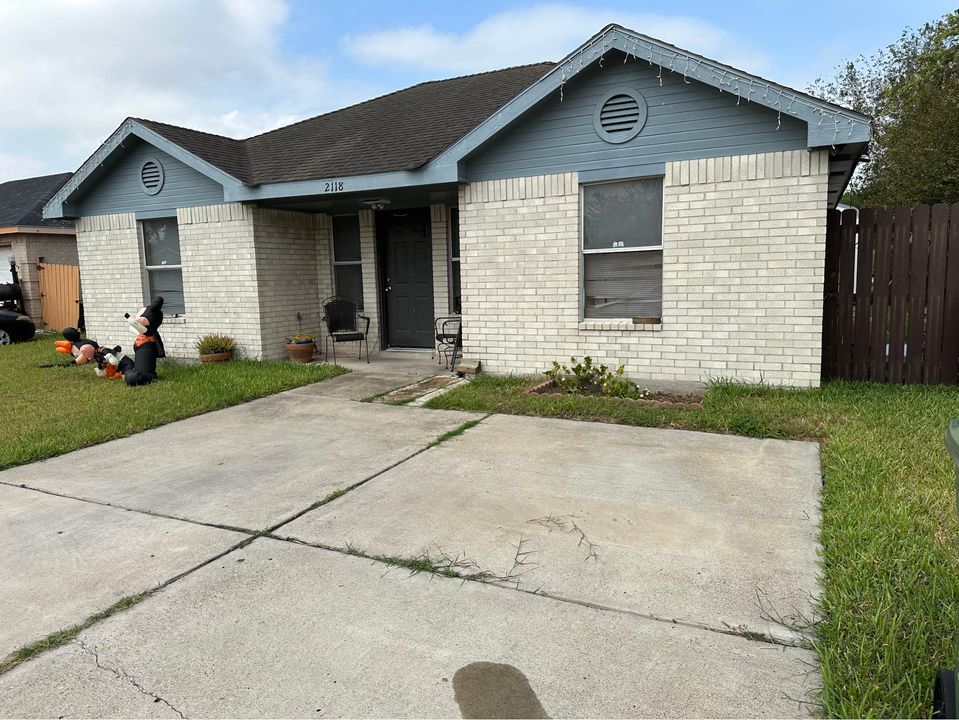 3 Beds 1 Bath - House photo'