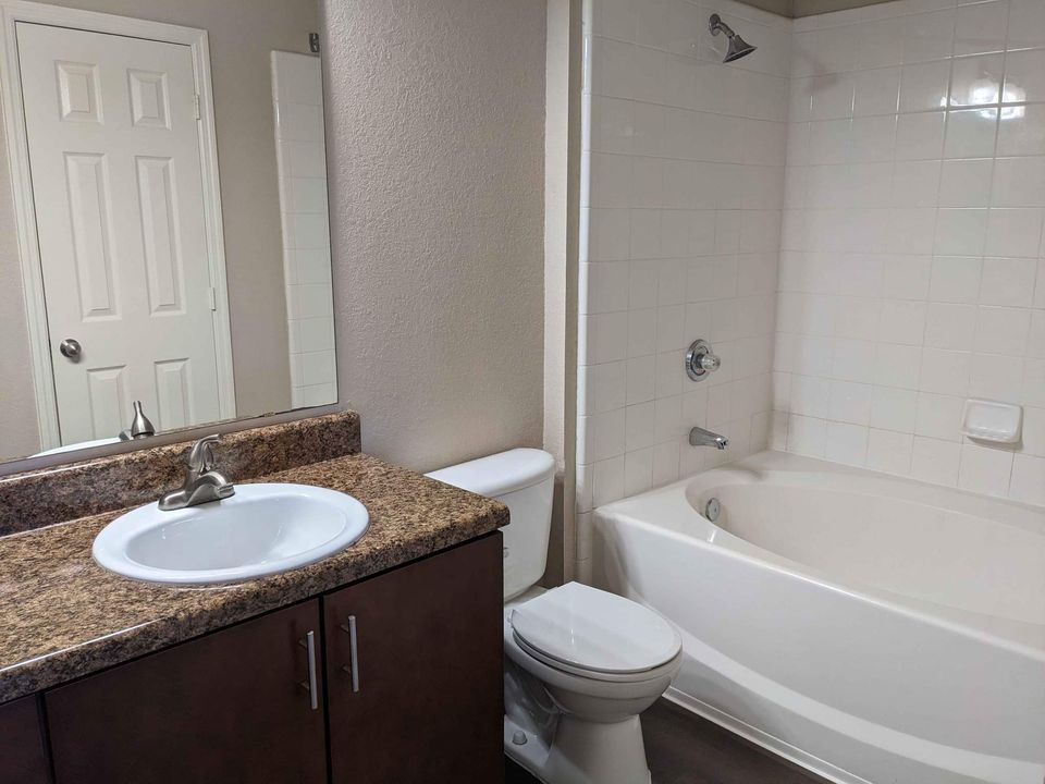 1 bed · 1 bath · Townhouse photo'