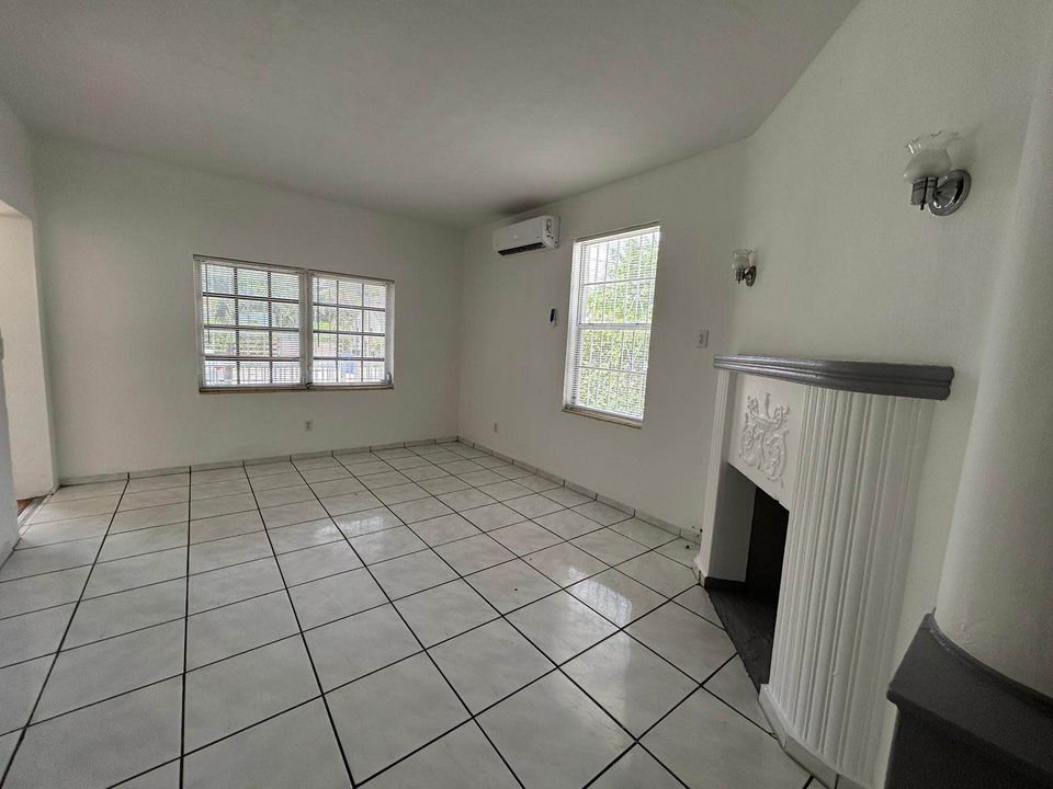 2 Beds 1 Bath - House photo'