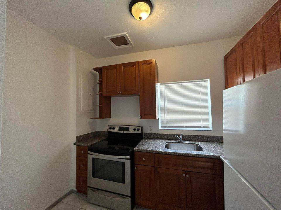 2 Beds 1 Bath - House photo'