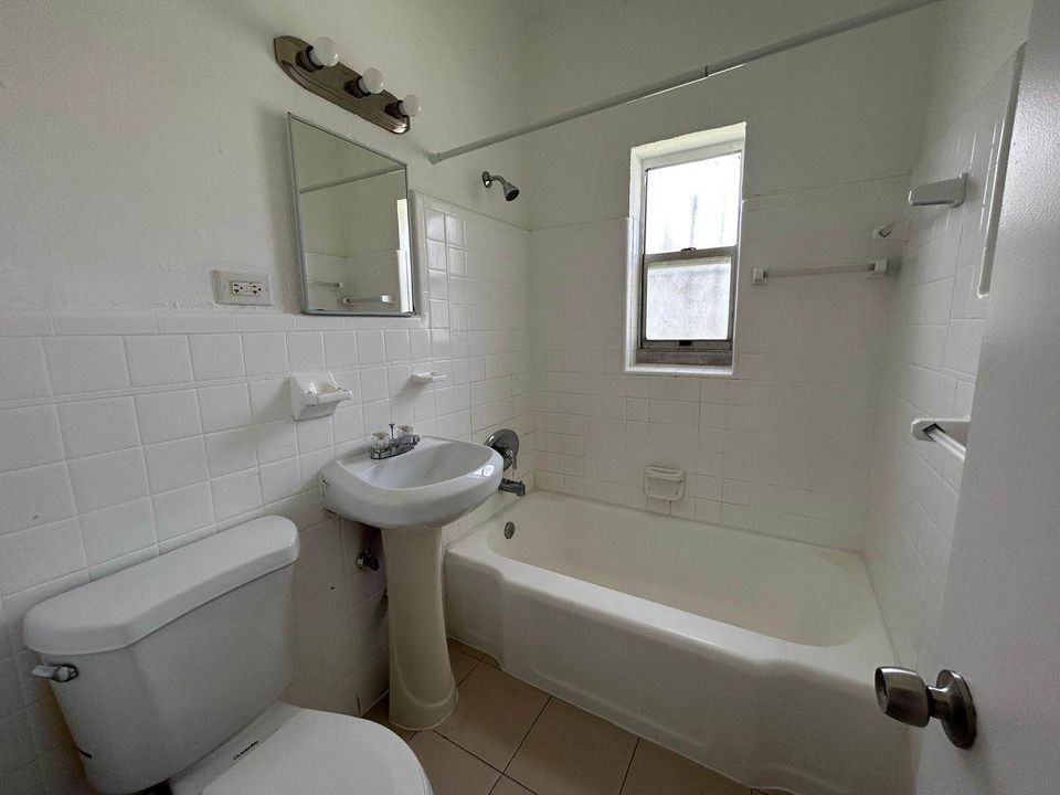 2 Beds 1 Bath - House photo'