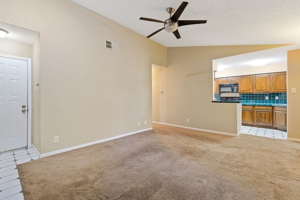 2 Beds 1 Bath Townhouse photo'