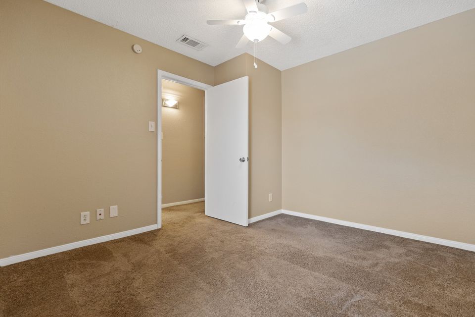 2 Beds 1 Bath Townhouse photo'