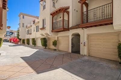 2 Beds 2 Baths Townhouse - 14