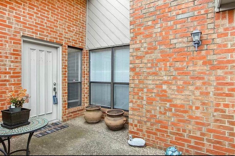 2 Beds 2 Baths - Townhouse photo'