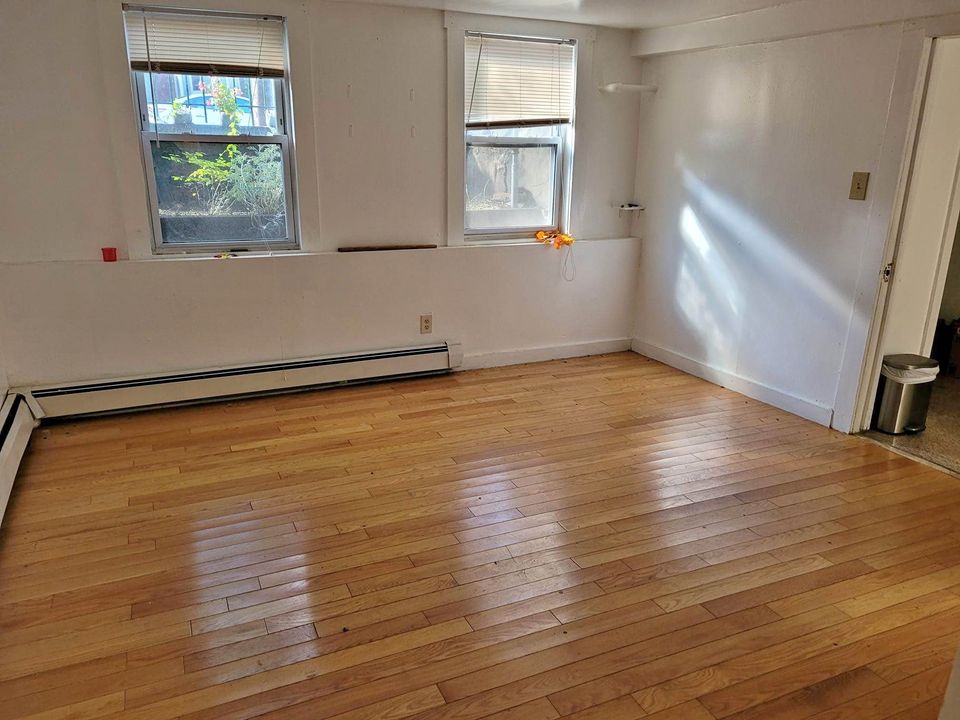 3 Beds 1 Bath - Apartment