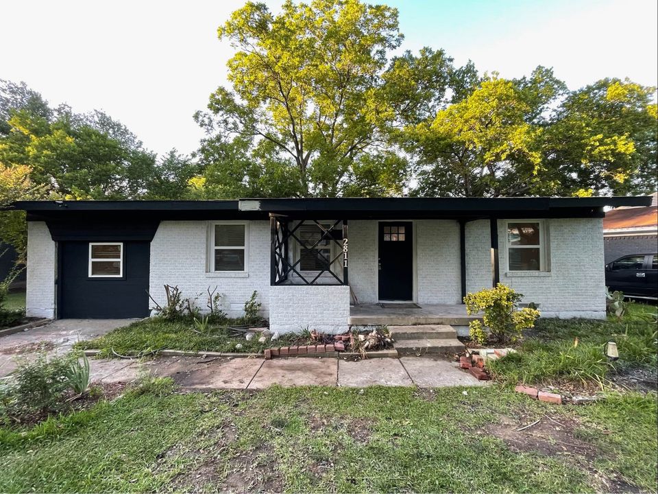 3 Beds 1 Bath - House photo'