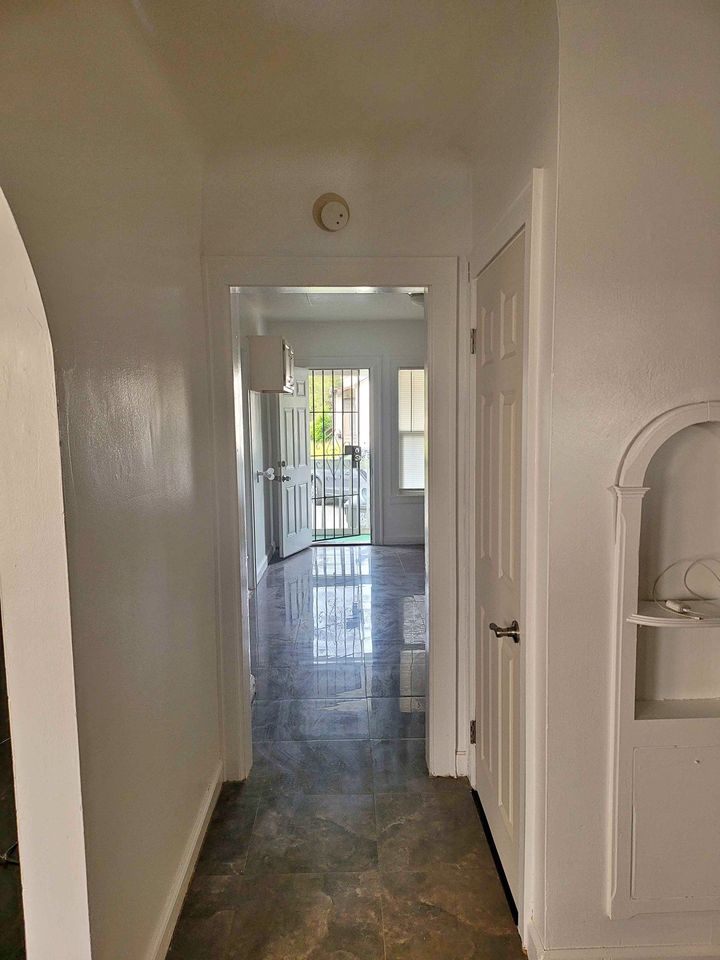 3 Beds 1 Bath - Townhouse