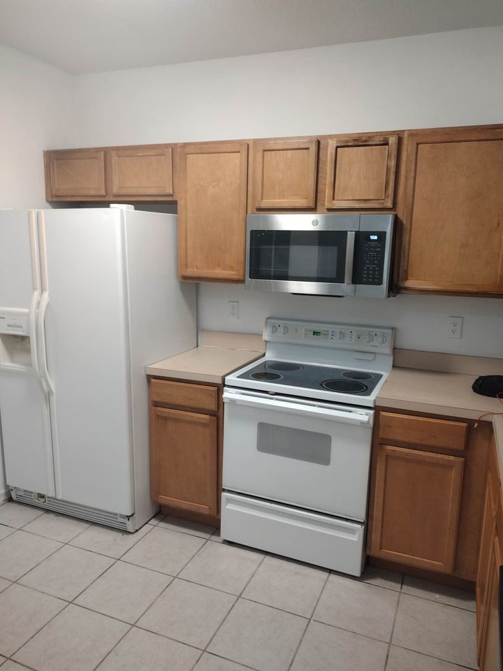 3 Beds 2 Baths - Apartment - 6